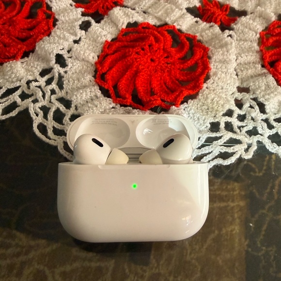 Apple Air Pods Pro 2 With Charging Case